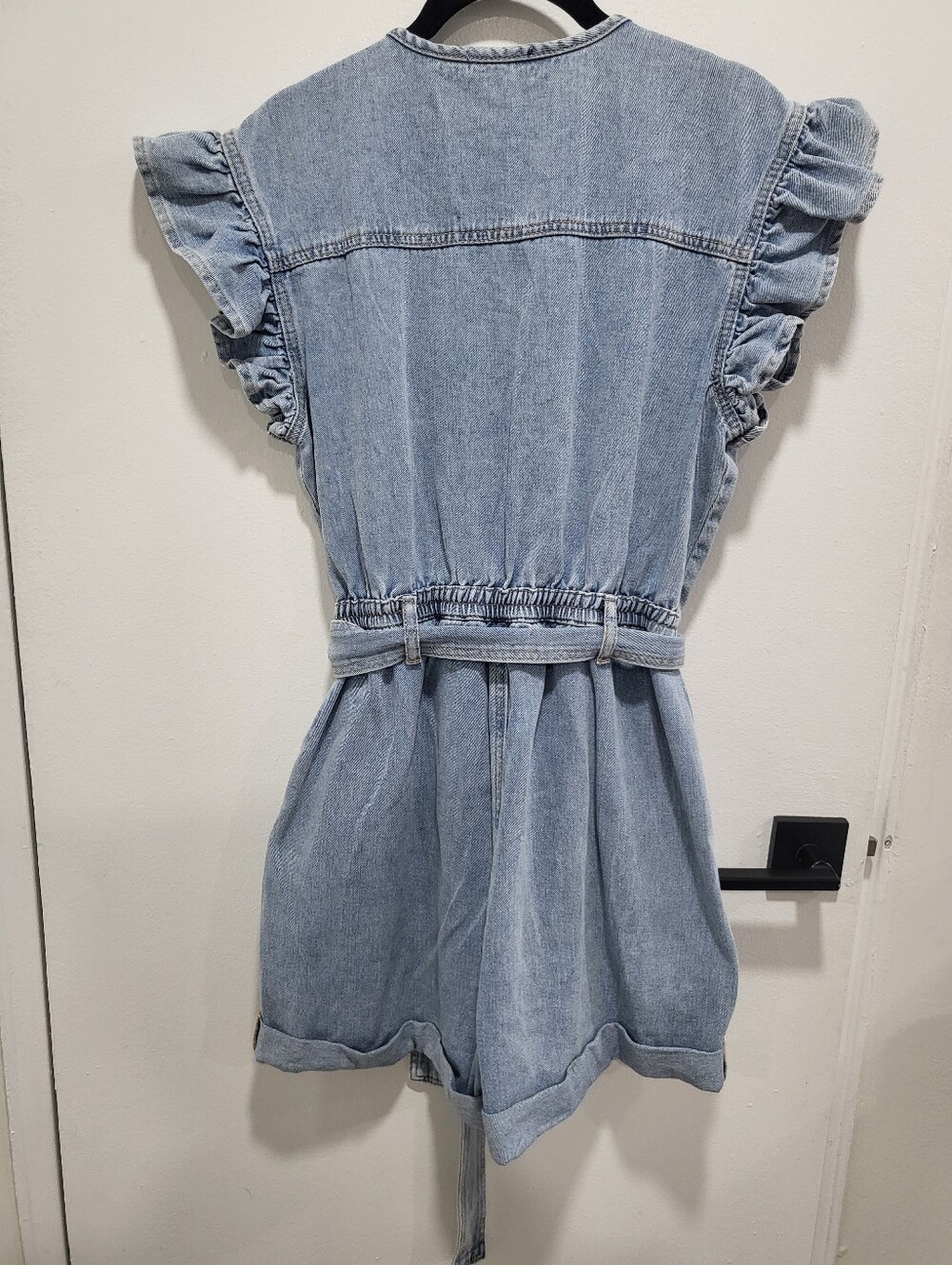 NWOT Vici Rudi Ruffle Sleeve Denim Romper - Size Medium - Picture 9 of 12